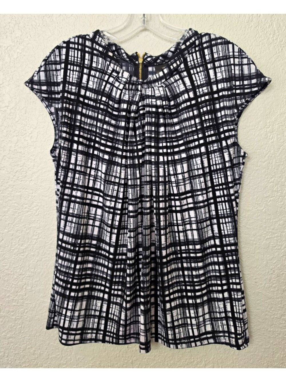 Worthington Black White Plaid Cap Sleeve Round Neck Back Zip Pleated Blouse L